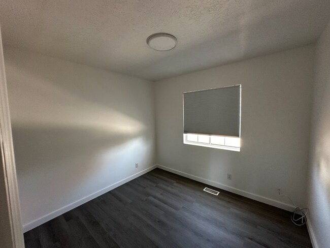 Building Photo - Charming 3-Bedroom Home for Rent in a Tran...