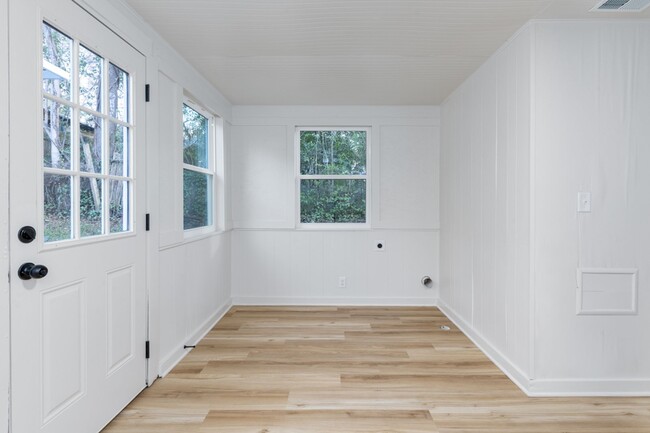 Building Photo - Cozy Home in Columbia's Downtown Core - Unit A