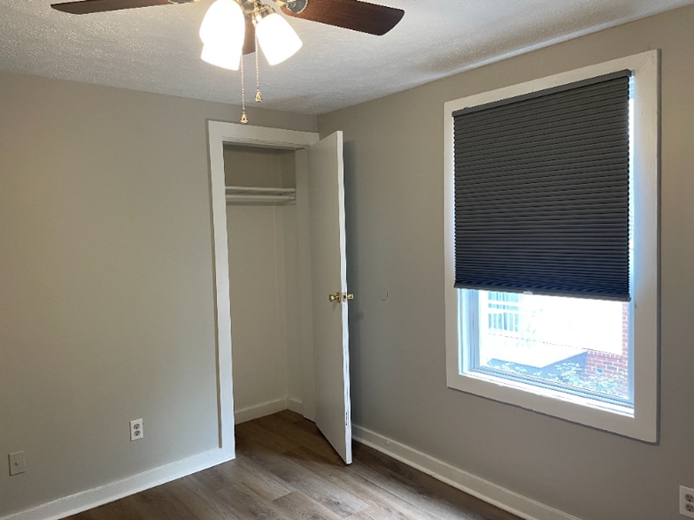 Building Photo - 90 E 8th Ave