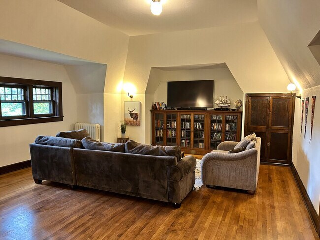 Building Photo - 3085 Fairmount Blvd