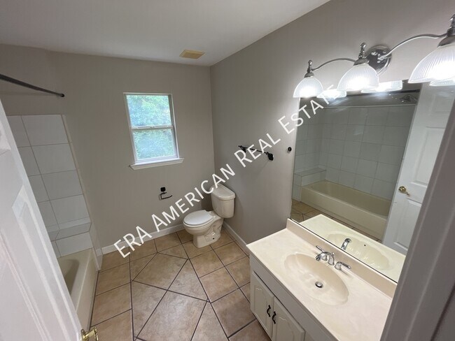 Building Photo - 3884 Mesa Rd