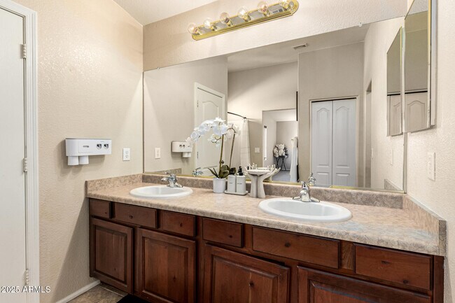 Building Photo - 3864 E Mine Shaft Rd