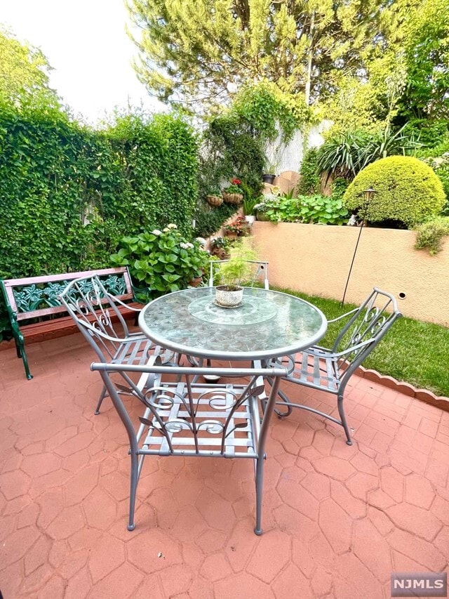 Building Photo - 10 Maitland Pl