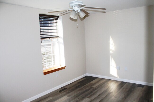 Building Photo - 57 S Mast St