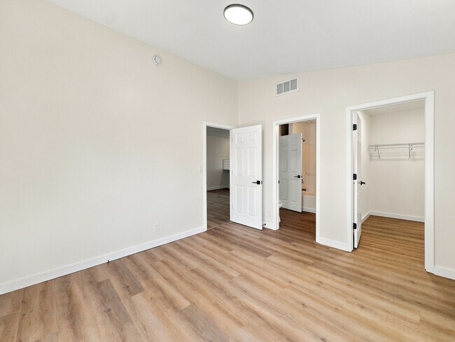Building Photo - 2034 Kenneth St