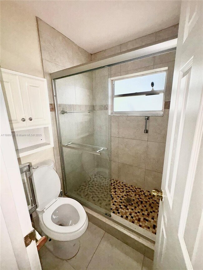 Building Photo - 5140 SW 40th Ave