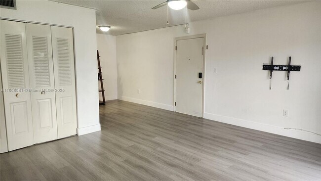 Building Photo - 7231 Miami Lakes Dr