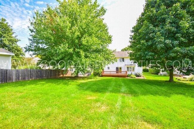 Building Photo - 3 Bedroom Home in West Des Moines