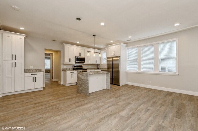 Building Photo - 6410 S Minerva Ave