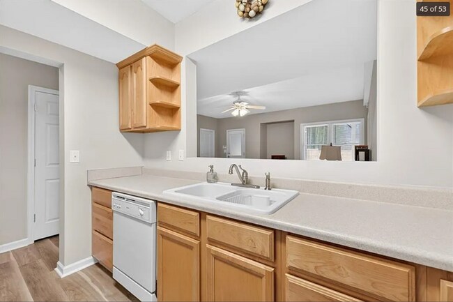 Building Photo - 5 Bed 4 Bath Multi Family House