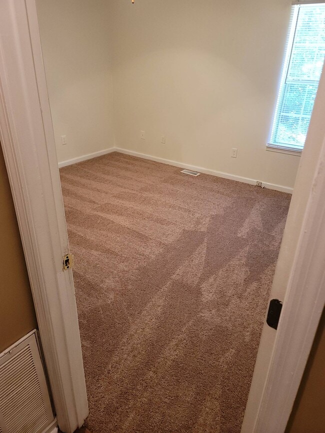 Building Photo - 11 Silver Spur Ct