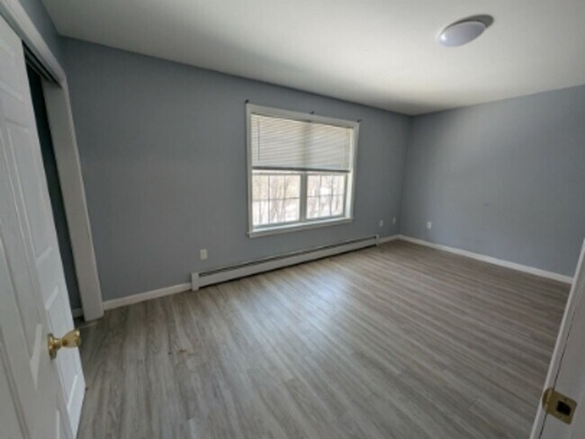 Building Photo - 364 Stillwater Ave