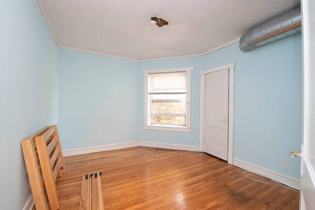 Building Photo - 4825 N Sawyer Ave