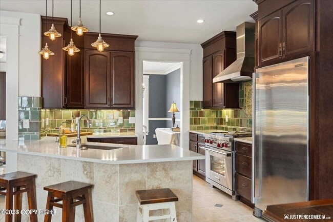 Building Photo - Amazing 4 Bed/4.5 Bath Palmer Home
