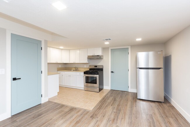 Building Photo - ***CONTEMPORARY COMPFORT ***COLLEGE AREA**...