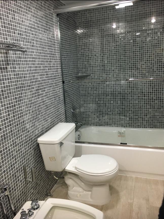 Building Photo - 911 E Ponce De Leon Blvd