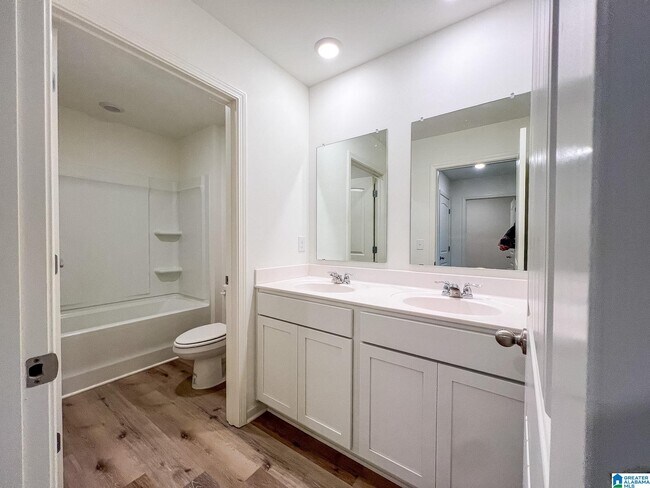 Building Photo - 217 Chelsea Pk Cir