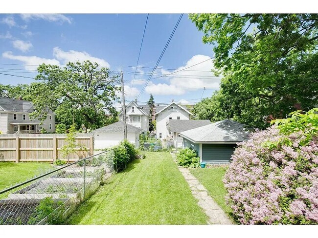 Building Photo - 2556 Dupont Ave S
