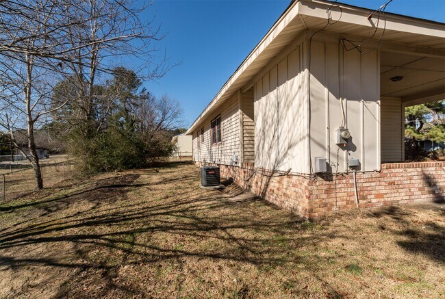 Building Photo - 108 Forestwood Dr