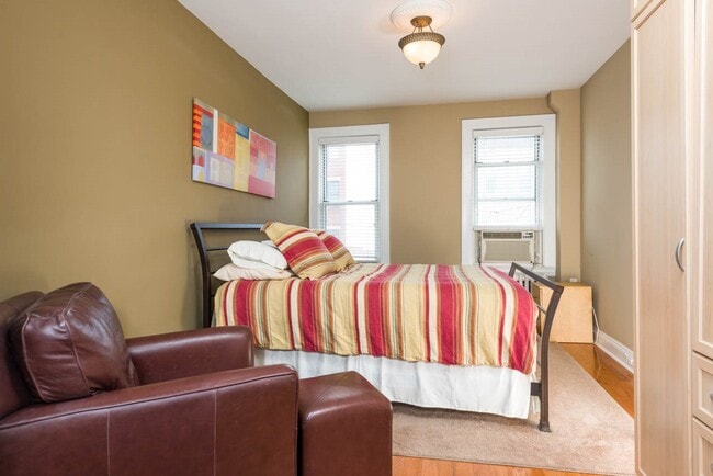 Building Photo - 532 Adams St