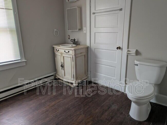 Building Photo - 304 1/2 W Martin St