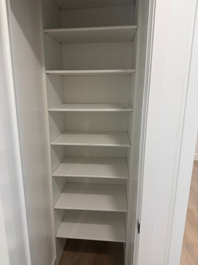 Building Photo - 793 W Pomona Blvd