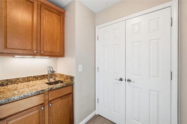 Building Photo - 208 Setters Ridge