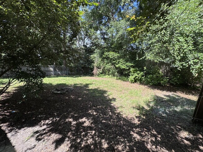 Building Photo - Charming 3-Bedroom Home with Bonus Room on Spacious Lot – Lake City