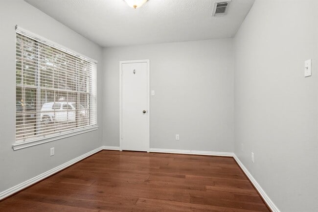 Building Photo - 26315 Richards Rd