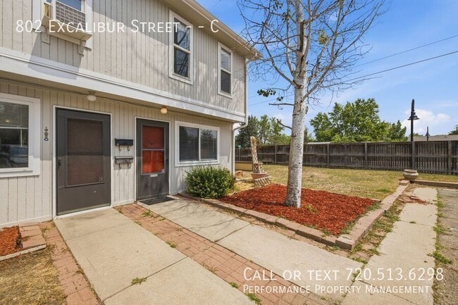 Building Photo - 802 Excalibur St