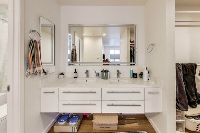 Building Photo - 208 N Lake Merced Hills