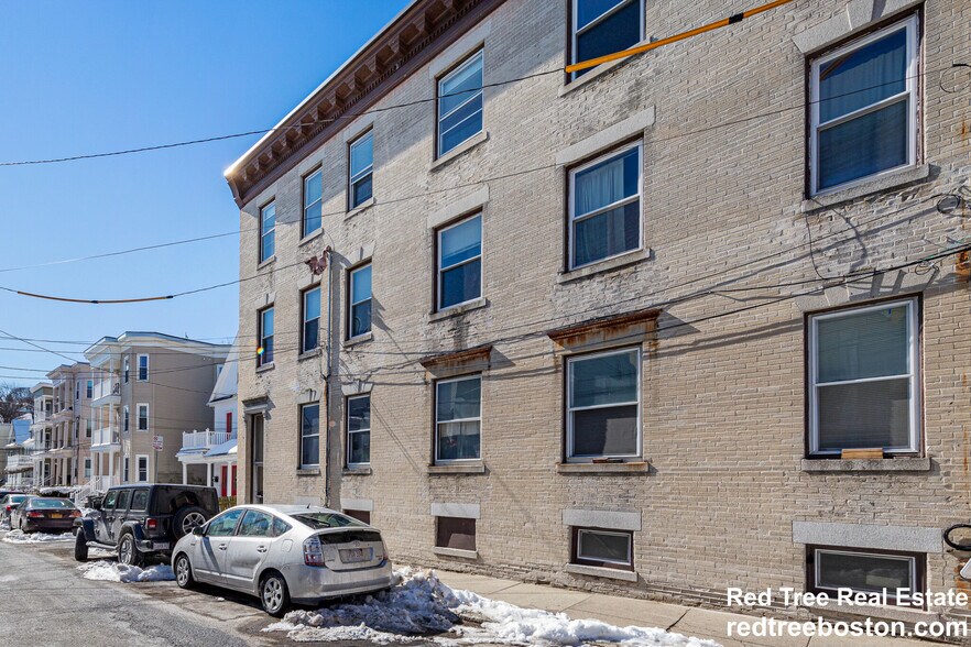 Building Photo - 42 Brackett St