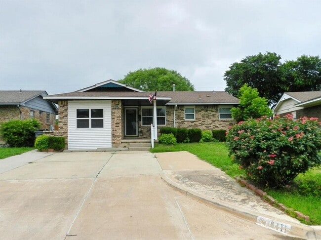 Building Photo - 6411 NW Compass Dr