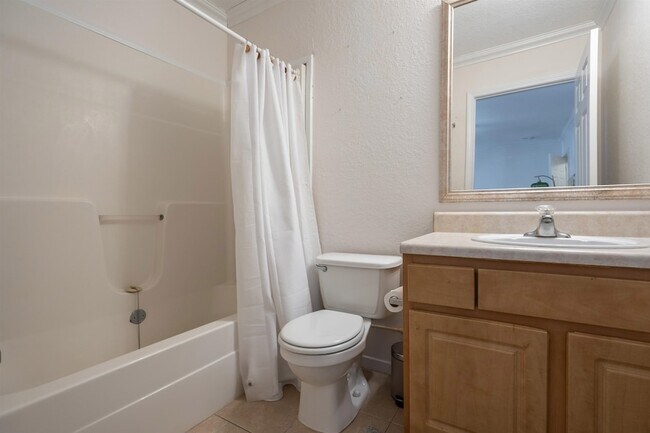 Building Photo - 114 Cedar St