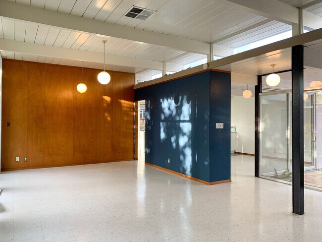 Building Photo - High-End San Jose 4 Bedroom Eichler!