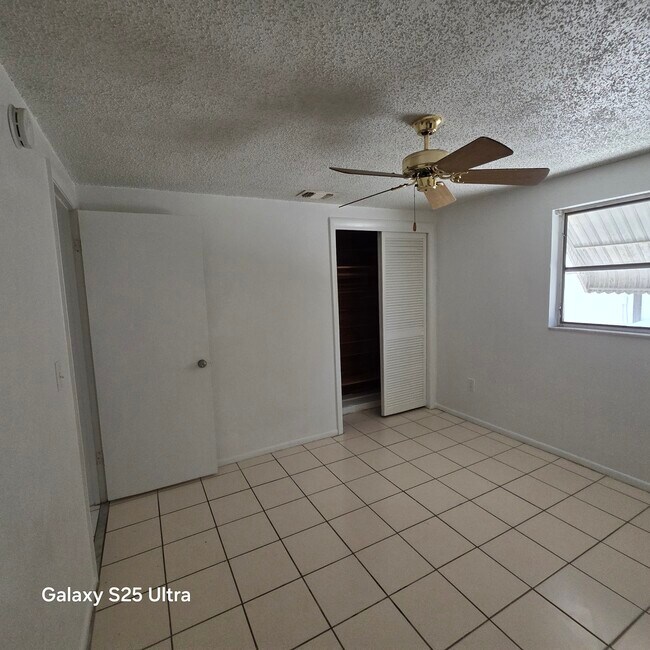 Building Photo - 3302 Bainbridge Dr