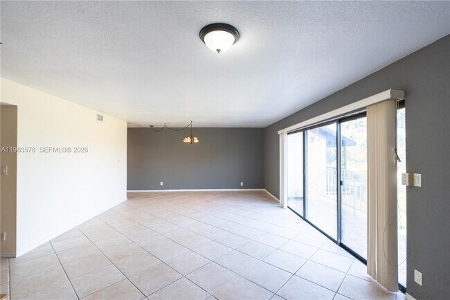 Building Photo - 430 Commodore Dr