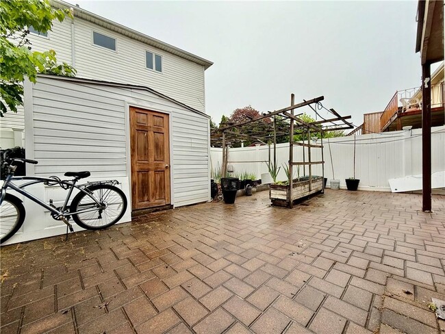 Building Photo - 2240 E 57th Pl