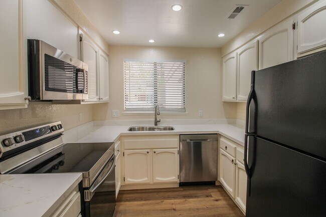 Building Photo - Updated and Spacious 2-Bed, 2-Bath House with Garage in Marvin Gardens