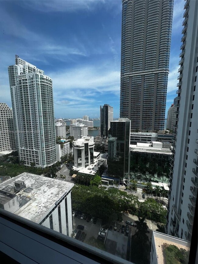 Building Photo - 1050 Brickell Ave