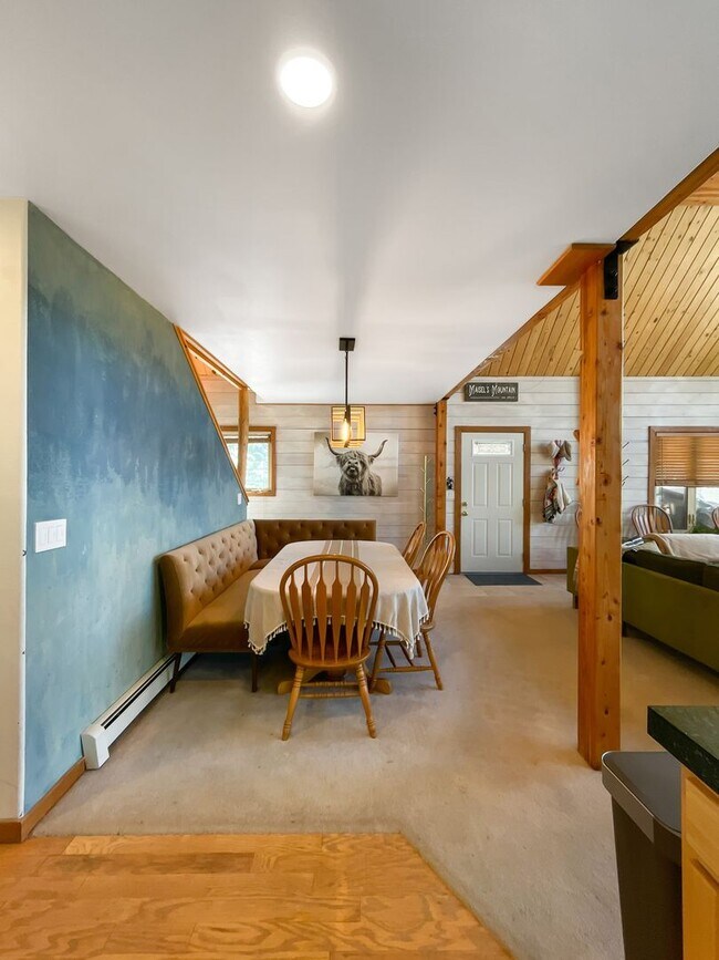 Building Photo - Luxury Home in the woods with unparalleled views! Garage! Pets Negotiable! Hot tub!