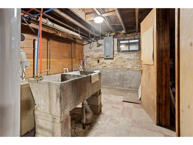 Building Photo - 361 8th Ave S