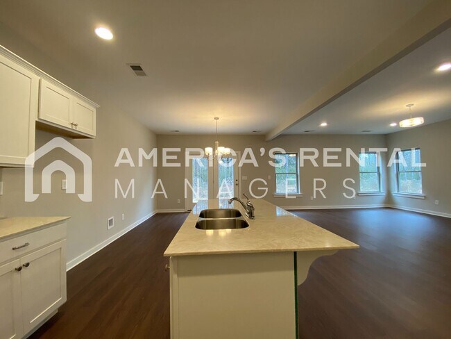 Building Photo - 7950 St.James Dr