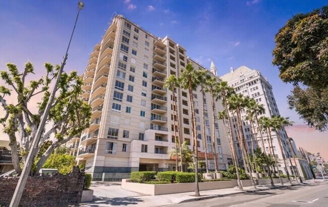 Primary Photo - 2-Bedroom, 2-Bathroom Home in Prime Long B...