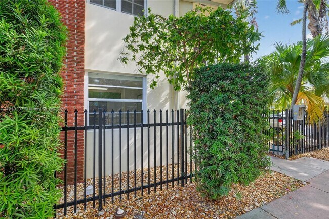 Building Photo - 345 Michigan Ave