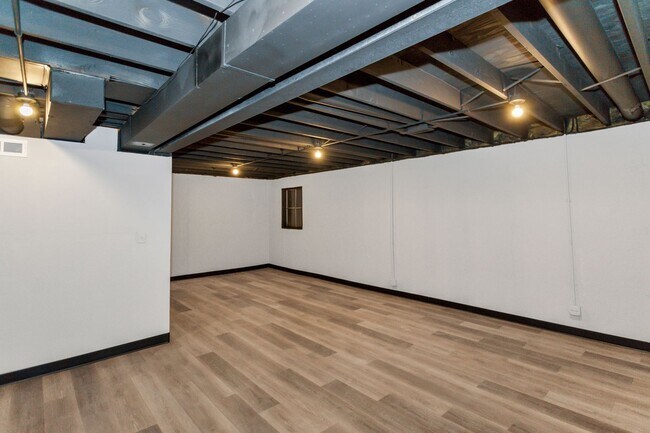Building Photo - 542 Del Lago Dr