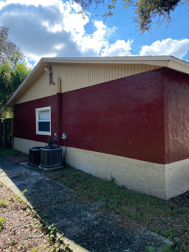 Building Photo - RENOVATED 3 BEDROOM 1 BATH HOME, TAMPA FL