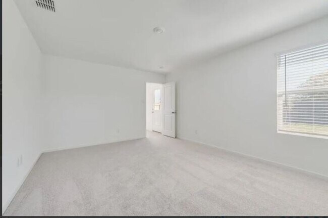 Building Photo - For Rent: Beautiful 4-Bedroom Home in Sherman, TX