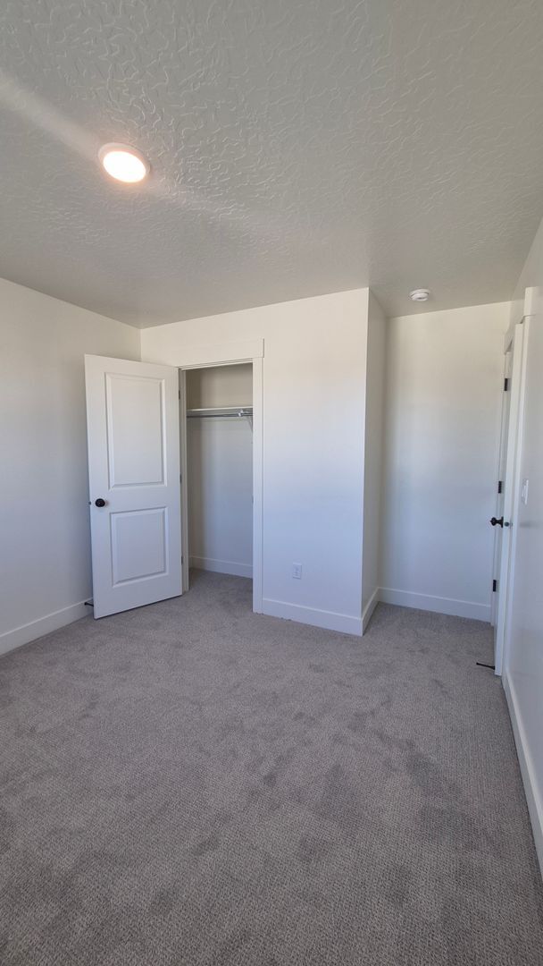 Building Photo - 5669 S Weehawken Ln