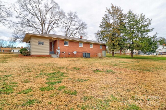 Building Photo - 172 Faith Rd